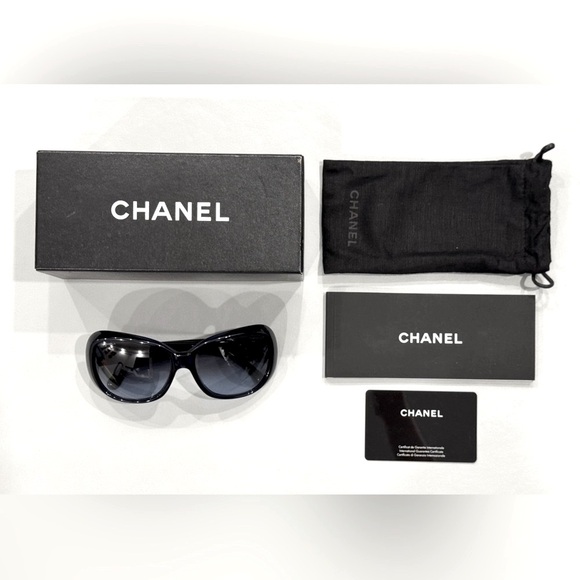 Chanel CC Camellia Sunglasses - Full Inclusion - Picture 2 of 6